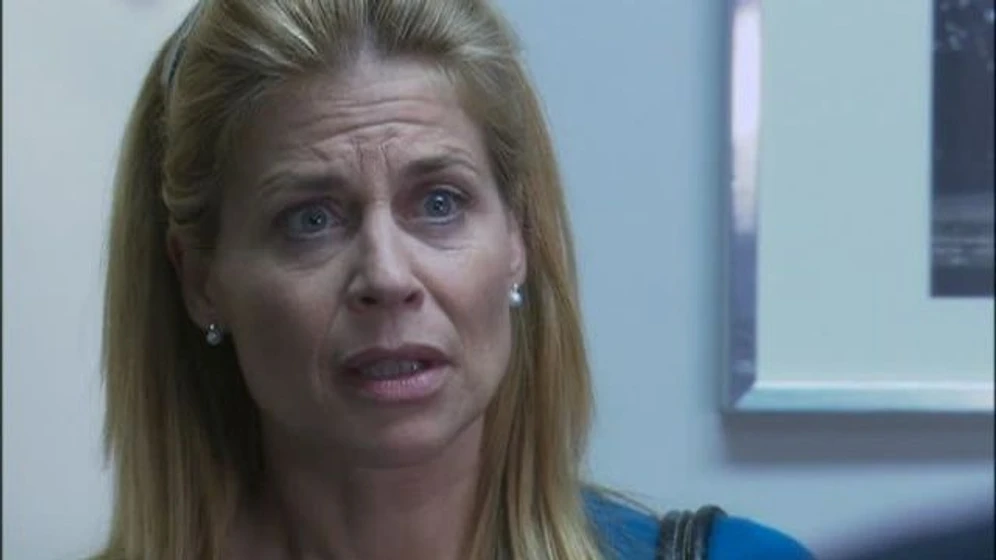 Linda Hamilton en una-casa-para-navidad