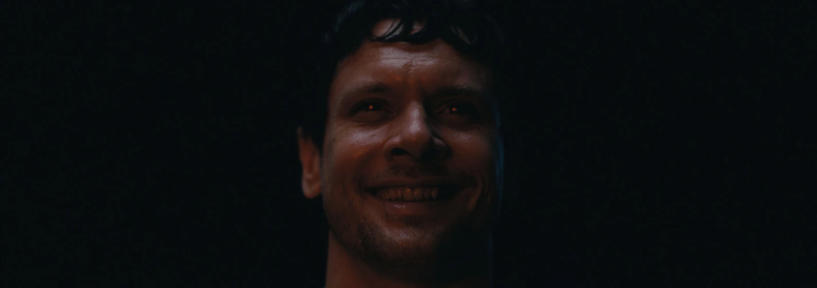 Jack O'Connell en los-pecadores