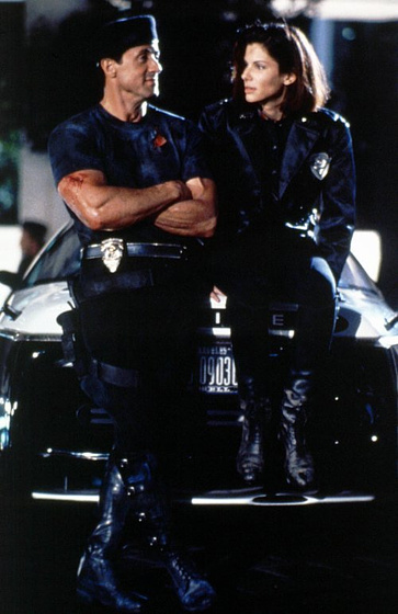 Sylvester Stallone y Sandra Bullock en Demolition Man