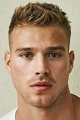 picture of actor Matthew Noszka