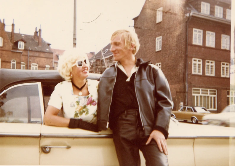 Dietmar Kracht y Luzi Kryn en the-bed-sausage
