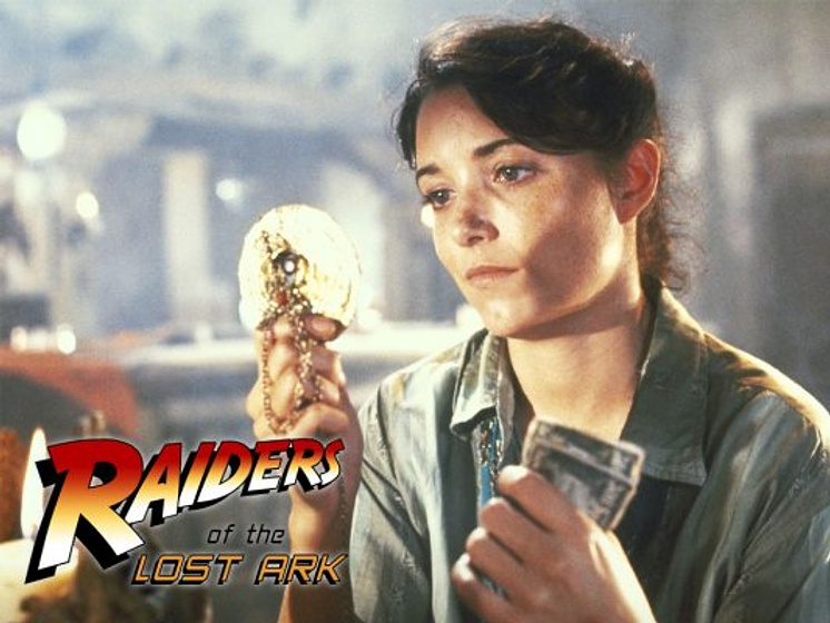 Karen Allen en Indiana Jones en Busca del Arca Perdida (Cartel promocional)