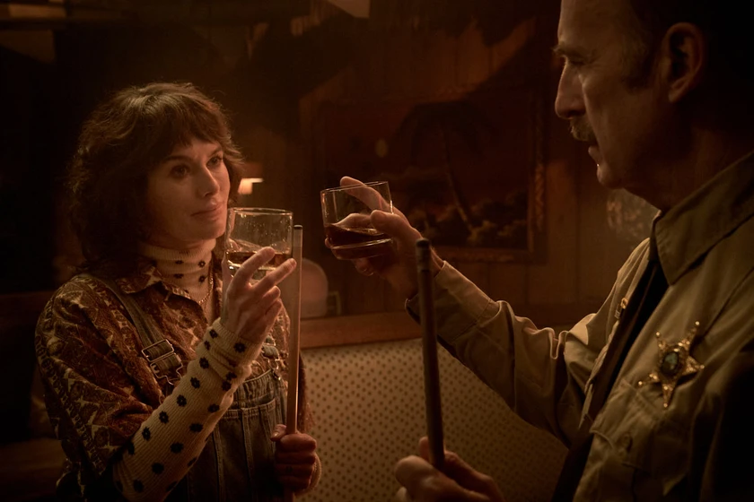 Bob Odenkirk y Lena Headey en normal-2025