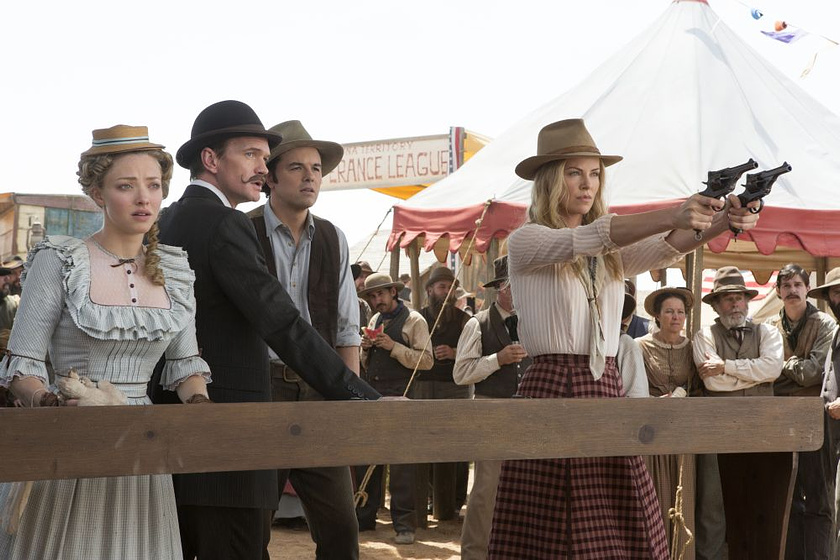 Charlize Theron, Neil Patrick Harris, Amanda Seyfried y Seth MacFarlane en Mil Maneras de morder el Polvo