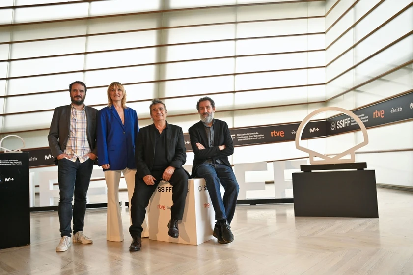 Eduard Fernández, Nathalie Poza, Aitor Arregi y Jon Garaño en marco (Festival de San Sebastián. Septiembre 2024)