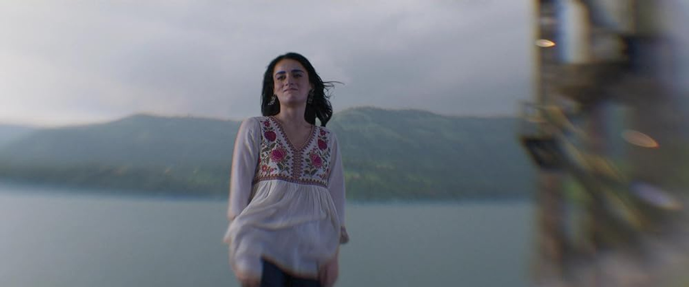 Radhikka Madan en el-video-viral-de-sajini-shinde