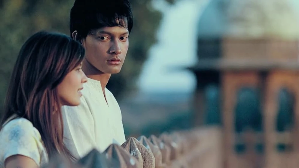 Fedi Nuril y Carissa Putri en the-love-verses