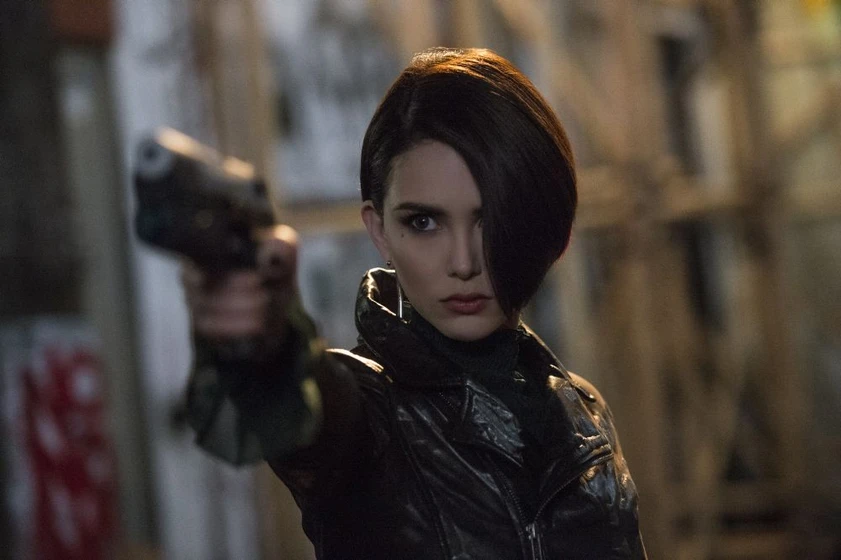 Hannah Quinlivan en el-rascacielos
