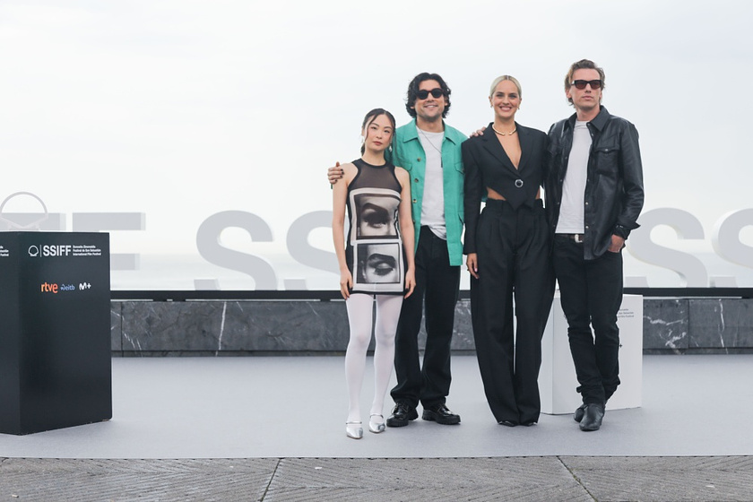 Jamie Campbell Bower, Will Sharpe, Noémie Merlant y Chacha Huang en Emmanuelle (Festival de San Sebastián. Septiembre 2024)