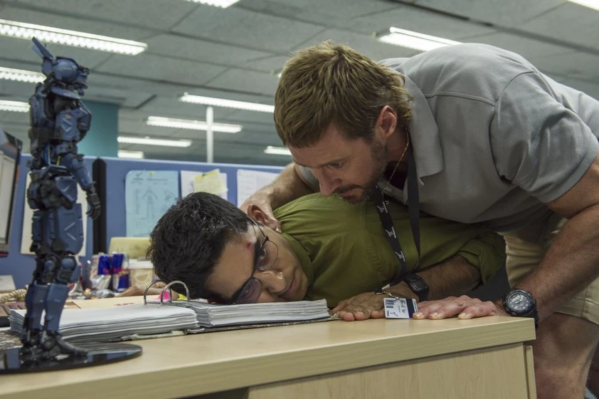 Hugh Jackman y Dev Patel en chappie