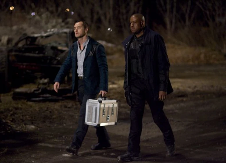 Jude Law y Forest Whitaker en repo-men