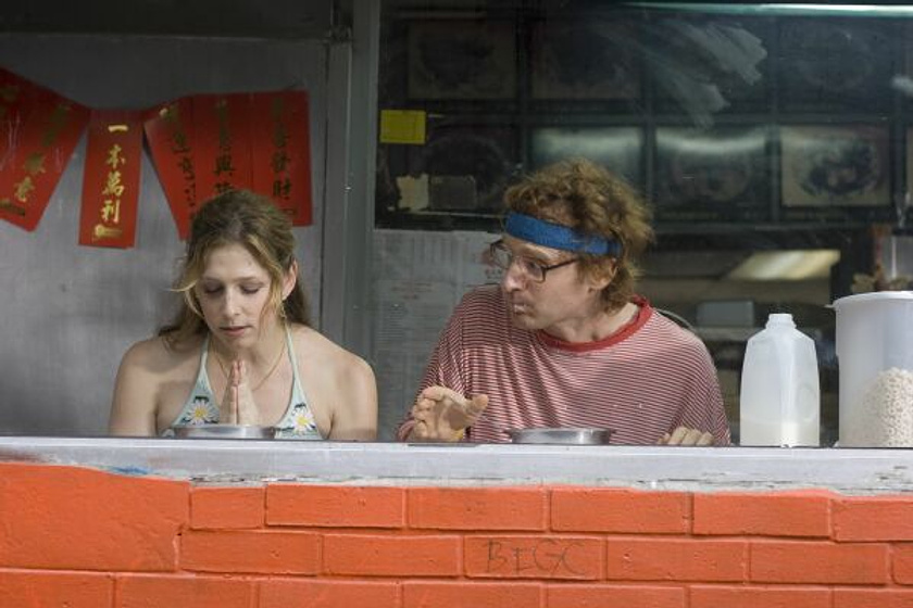 Ari Gold y Shoshannah Stern en Adventures of Power