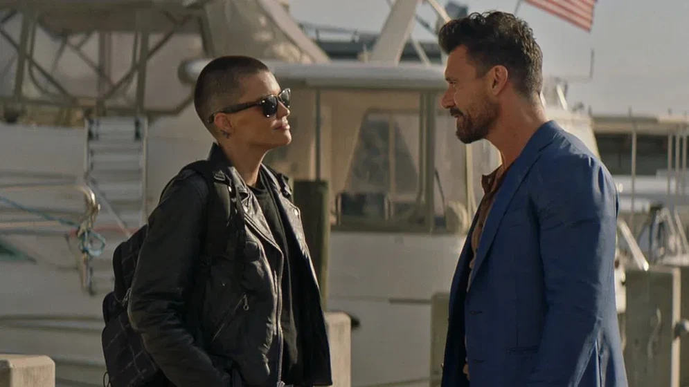 Frank Grillo y Ruby Rose en the-yacht-la-pasajera
