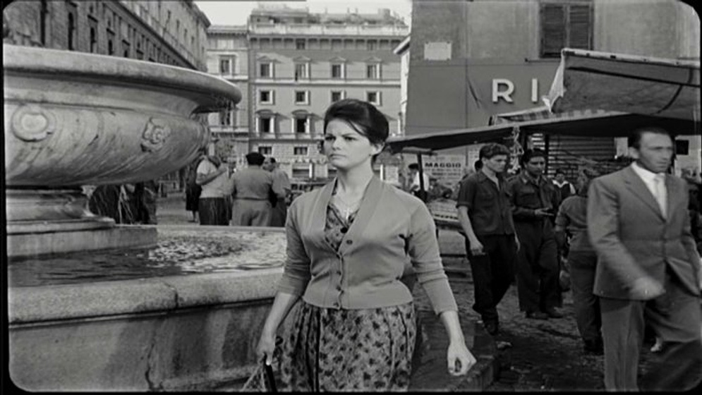 Claudia Cardinale en Un Maldito Embrollo