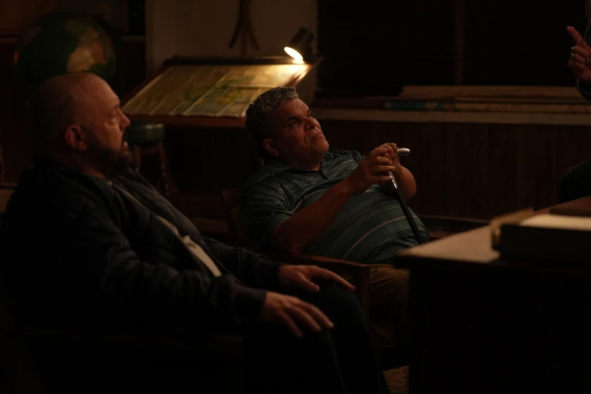Luis Guzmán y Kevin James en fritos-a-balazos