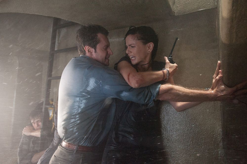 Sarah Wayne Callies y Richard Armitage en En el Ojo de la Tormenta