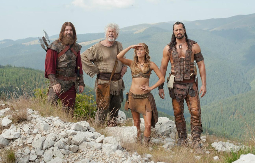 Barry Bostwick, Victor Webster, Ellen Hollman y Rodger Halston en El Rey Escorpión 4: La Búsqueda del Poder