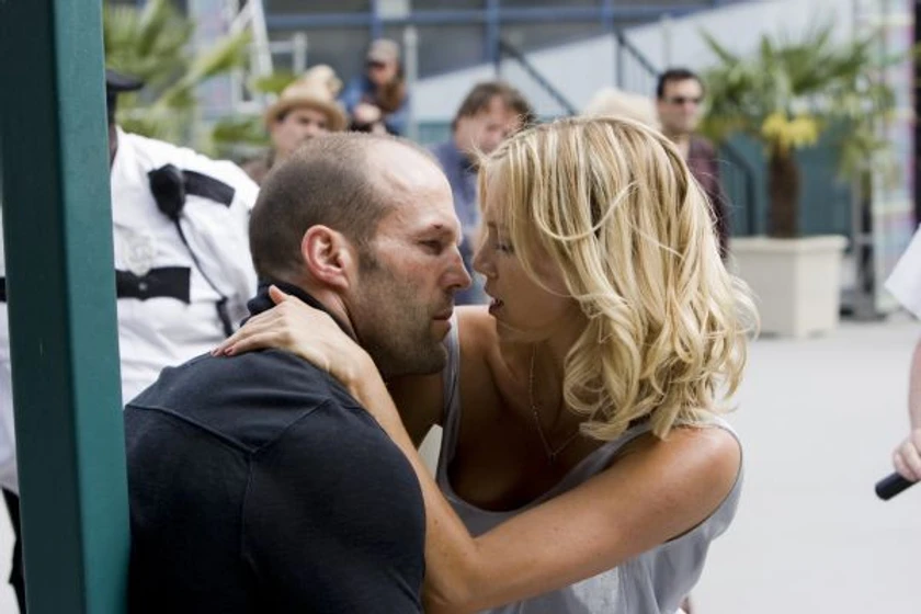 Jason Statham y Amy Smart en crank-2-alto-voltaje