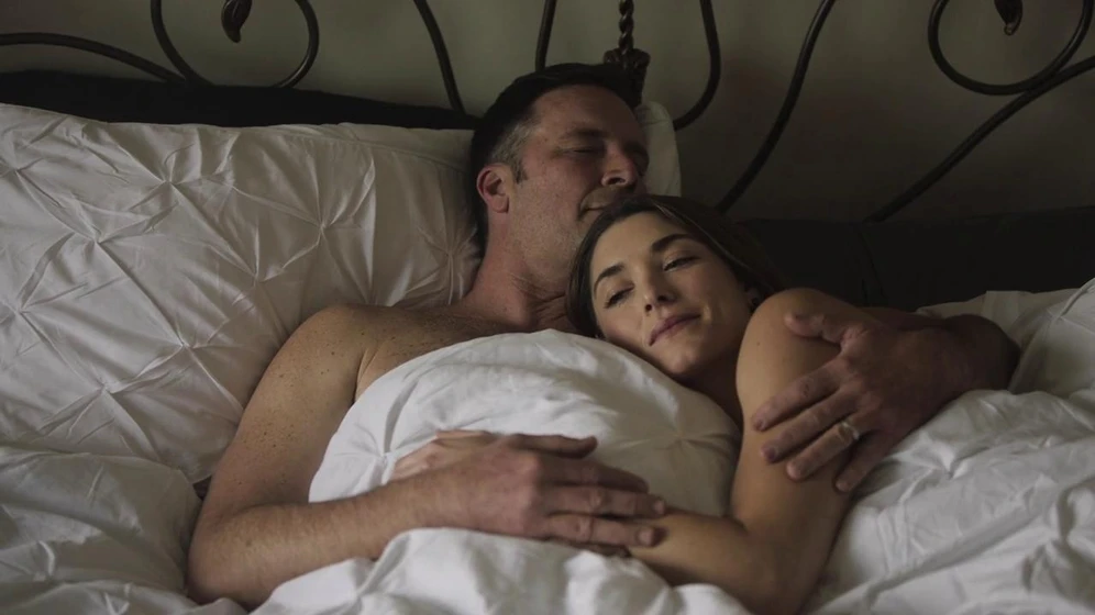 Brady Smith y Ashley Wood en el-profesor-de-yoga