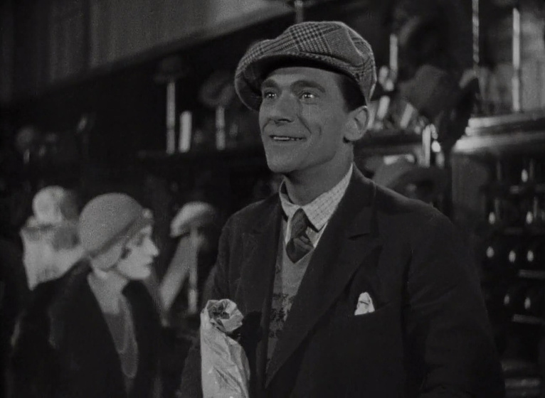 Cyril McLaglen en Underground