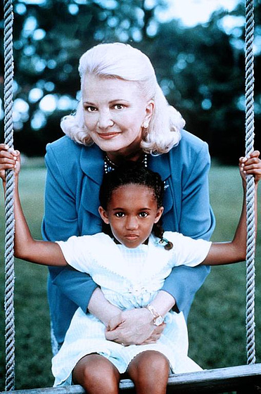 Gena Rowlands y Penny Bae Bridges en El Color del Amor