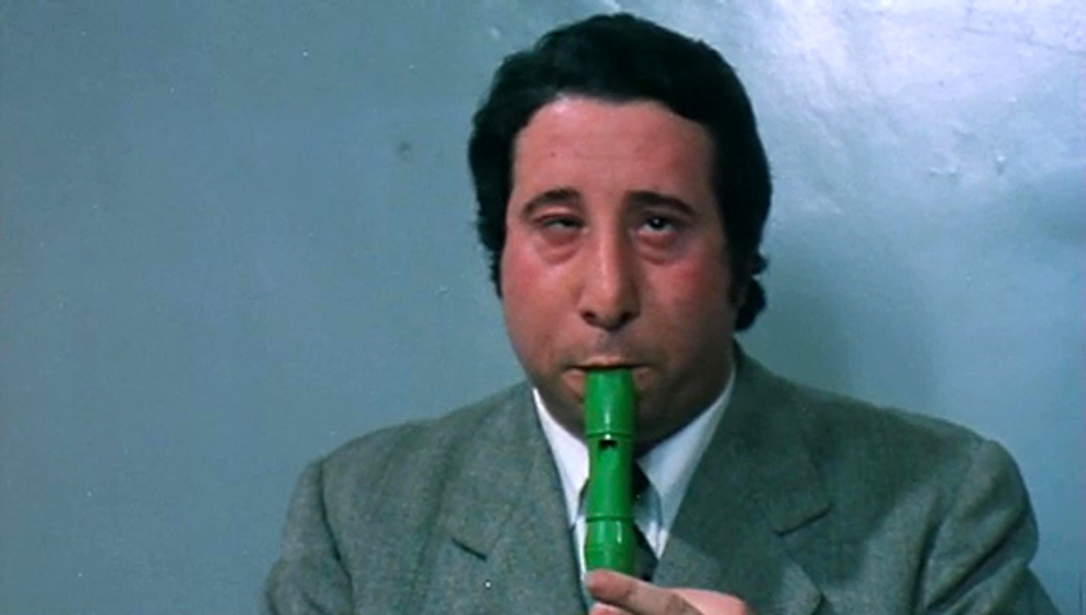 Alvaro Vitali en La Estudiante en la Clase de los Suspensos