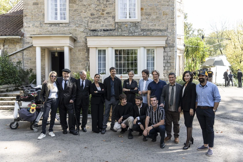 Ernesto Alterio, Manuel Gómez Pereira, Secun de la Rosa, Belén Rueda, María Luisa Gutiérrez, Quim Gutiérrez, Hugo Silva, Arturo Valls, Inma Cuesta, Gorka Otxoa, Santi Ugalde y Esmeralda Pimentel en un-funeral-de-locos (Rodaje )