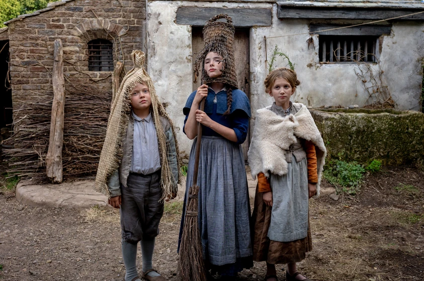 Jacobi Jupe, Bodhi Rae Breathnach y Olivia Lynes en hamnet