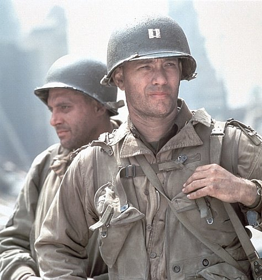 Tom Sizemore y Tom Hanks en Salvar al Soldado Ryan