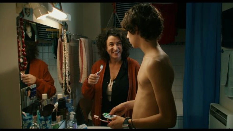 Noémie Lvovsky y Vincent Lacoste en the-french-kissers