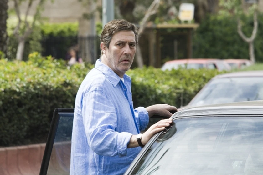 Ciarán Hinds en la-deuda-2010