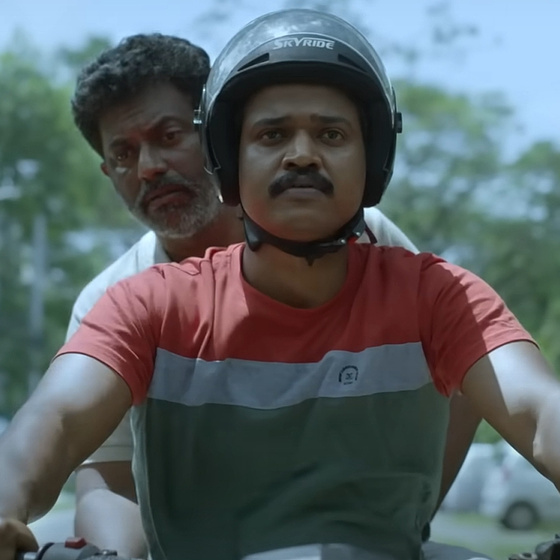 Lukman Avaran y Binu Pappu en Saudi Vellakka