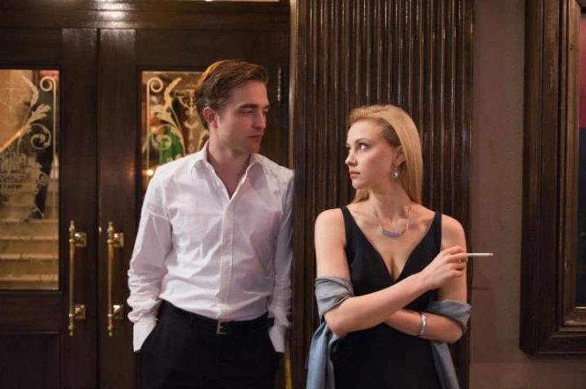 Robert Pattinson y Sarah Gadon en cosmopolis