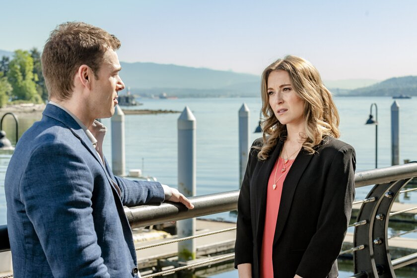 Shawn Roberts y Alexa PenaVega en Emparejada
