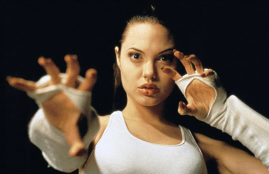 Angelina Jolie en cyborg-2-la-sombra-del-cristal