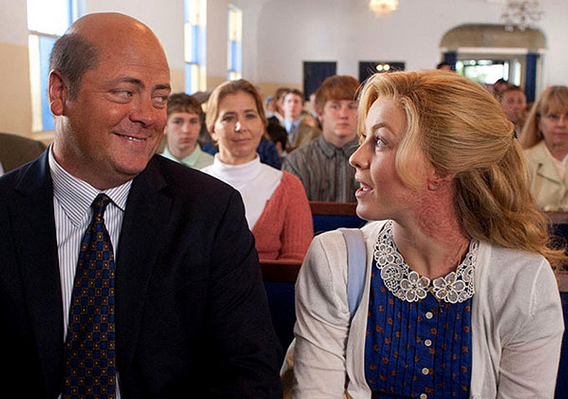 Nick Offerman y Julianne Hough en Paradise