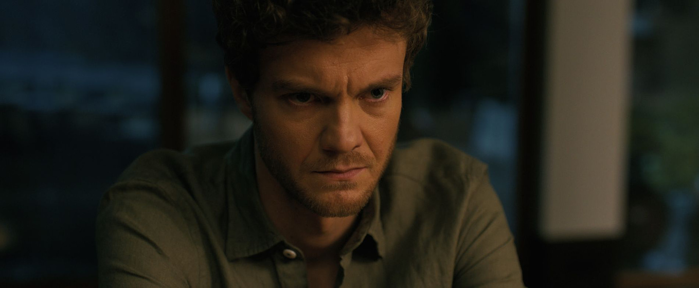 Jack Quaid en La Acompañante