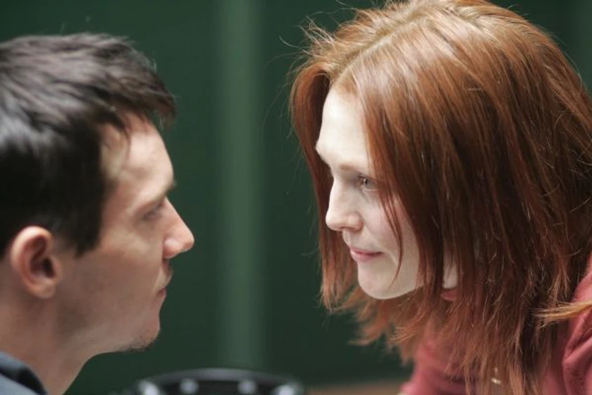 Julianne Moore y Jonathan Rhys-Meyers en la-sombra-de-los-otros