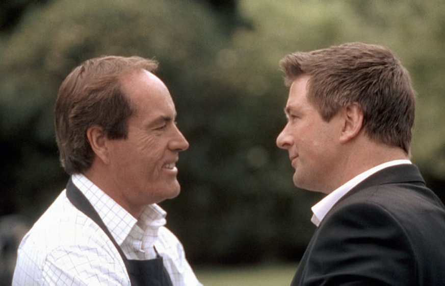 Alec Baldwin y Powers Boothe en Pasos en la Sombra