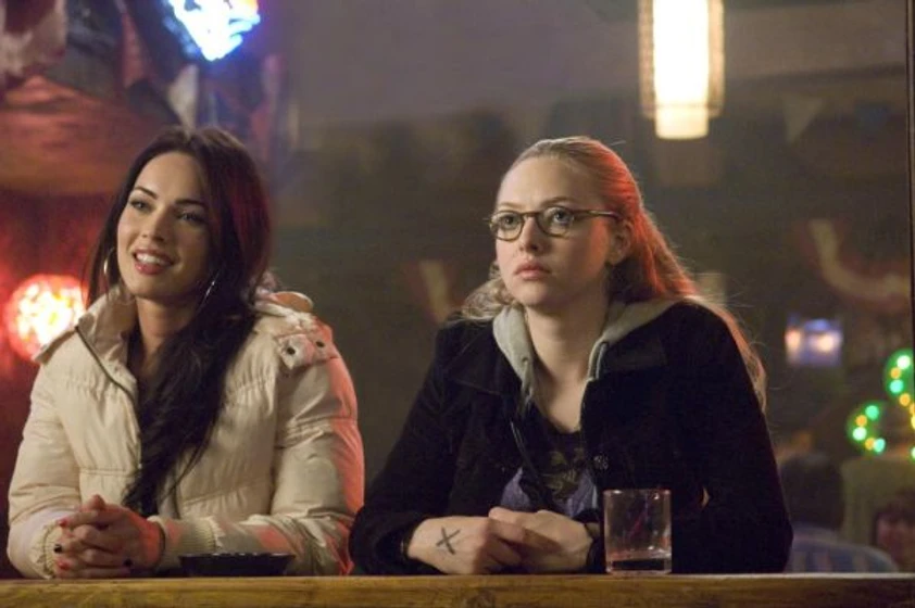 Amanda Seyfried y Megan Fox en jennifer-s-body