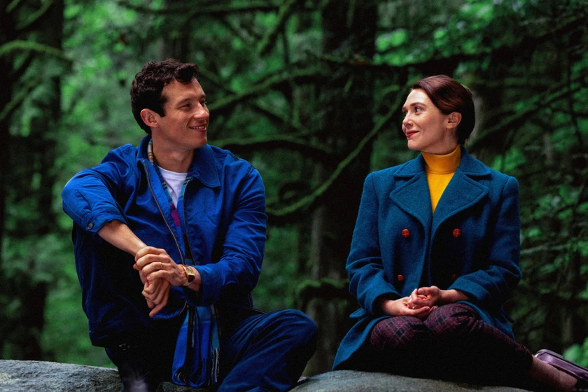 Miles Teller y Elizabeth Olsen en eternity