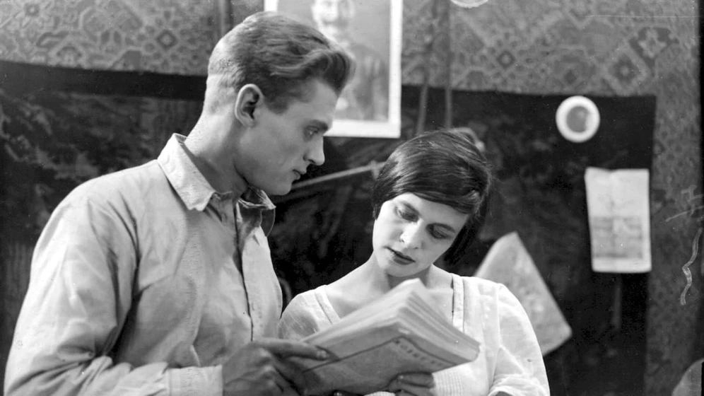 Vladimir Fogel y Lyudmila Semyonova en cama-y-sofa