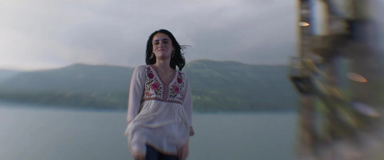 Radhikka Madan en el-video-viral-de-sajini-shinde