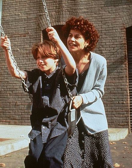 Linda Hamilton y Noah Fleiss en La Súplica de una Madre