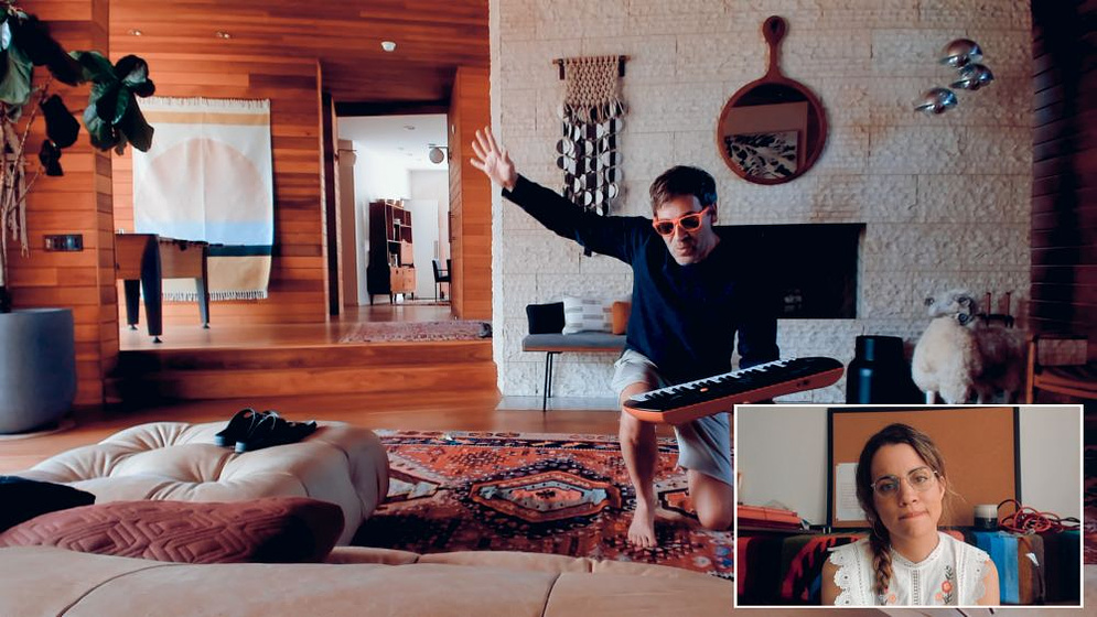 Mark Duplass y Natalie Morales en Language Lessons