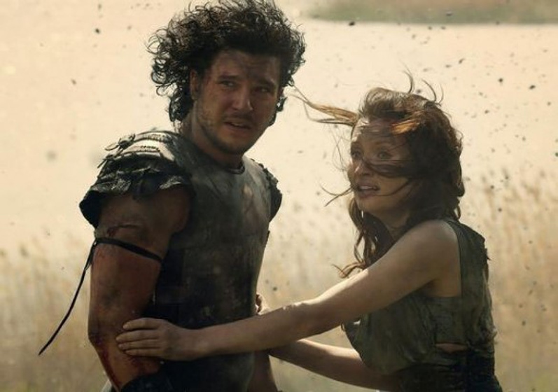 Emily Browning y Kit Harington en Pompeya