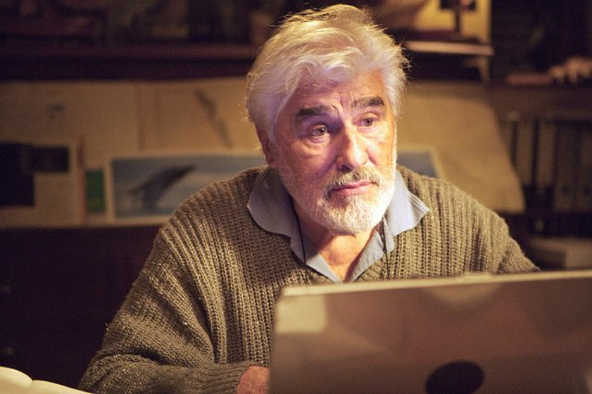 Mario Adorf en El Secreto de las Ballenas