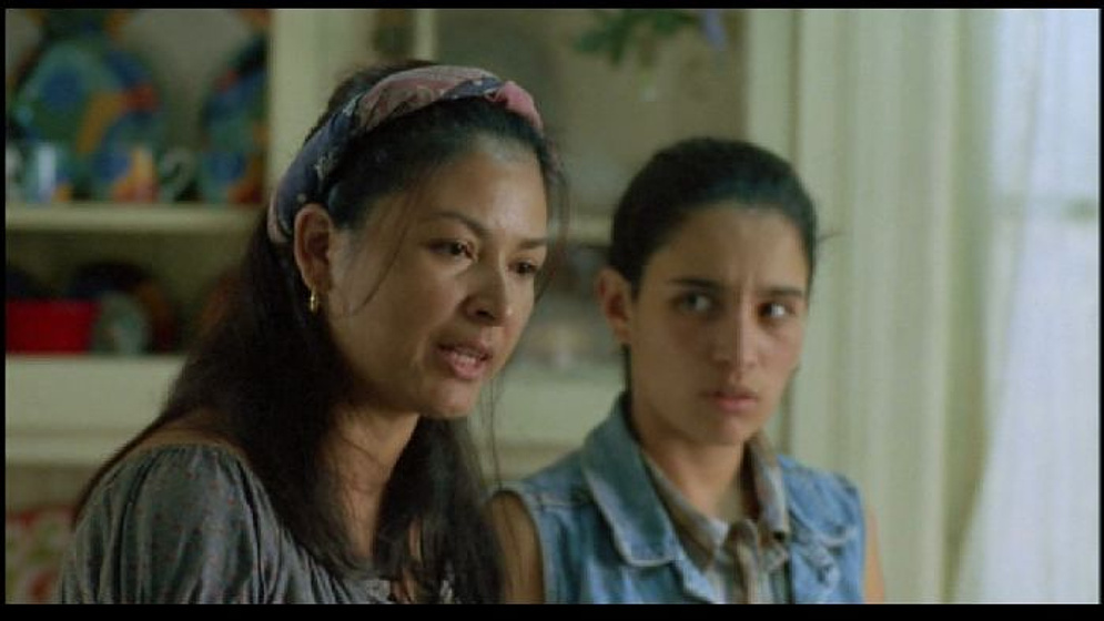 Elpidia Carrillo y Pilar Padilla en Pan y Rosas