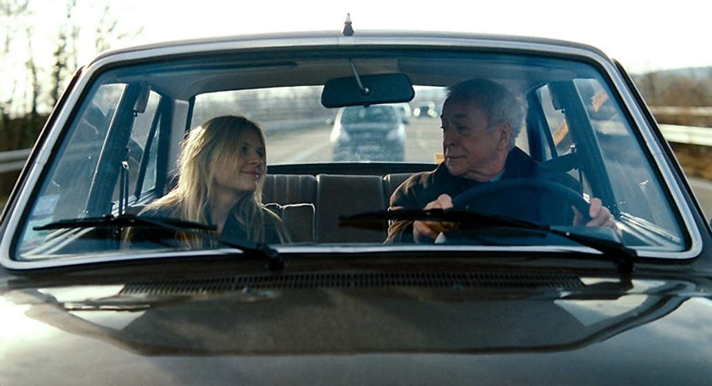 Michael Caine y Clémence Poésy en Mi Amigo Mr. Morgan