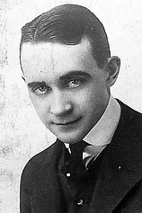 picture of actor Ralph Bunker